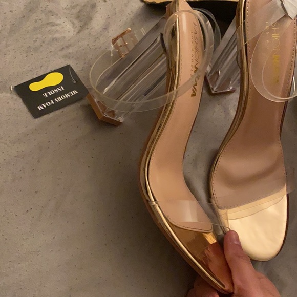 Fashion Nova Glass Slipper Heels Gold - Picture 2 of 5